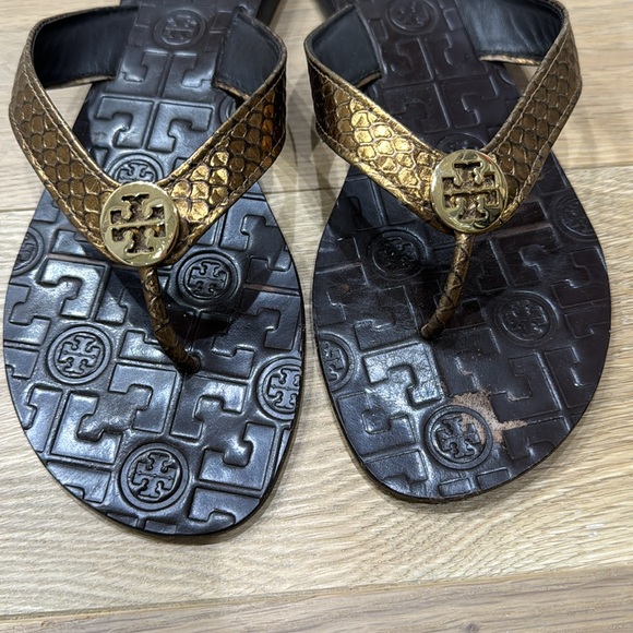 Tory Burch leather flip flops, size 8 - Picture 4 of 6